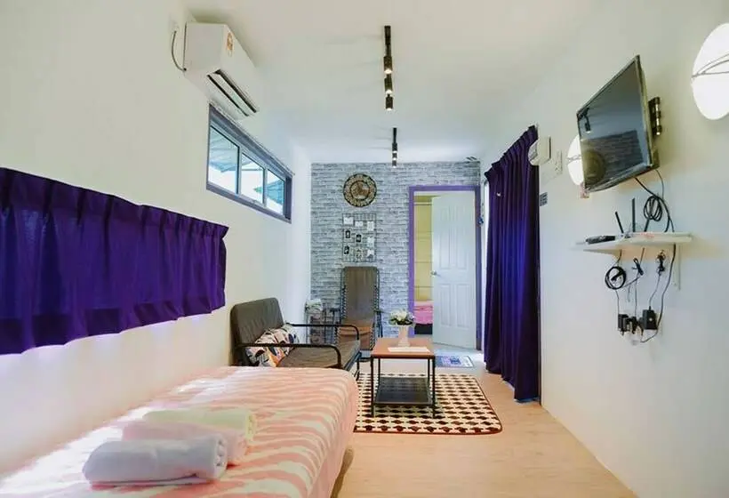 スーペリアキャビン, Lumut Cube Homestay Kontena