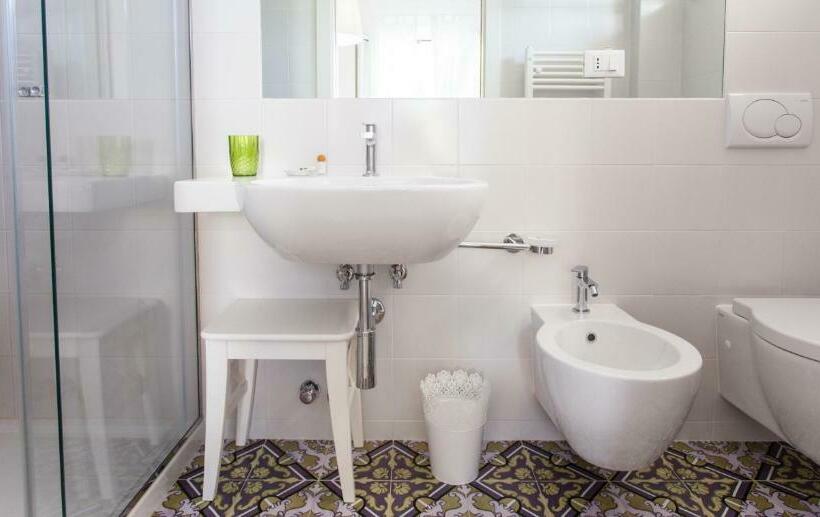 اتاق استاندارد, Camere Maré