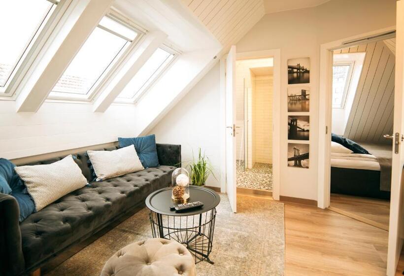 דירה בת חדר שינה 1 עם מרפסת, Home Again Apartments Nygata 1