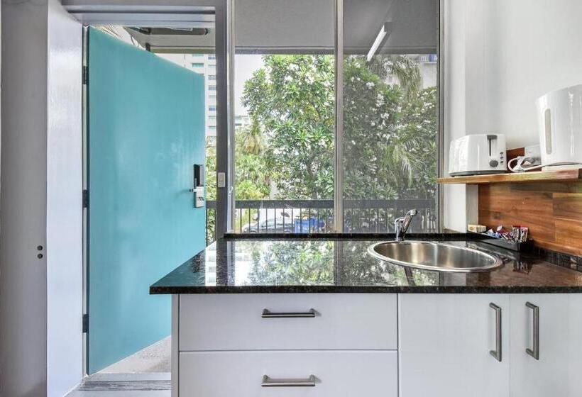 استودیوی لوکس, Capitanos