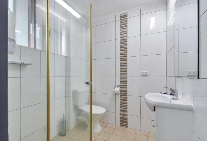 اتاق استاندارد سه نفره, Capitanos