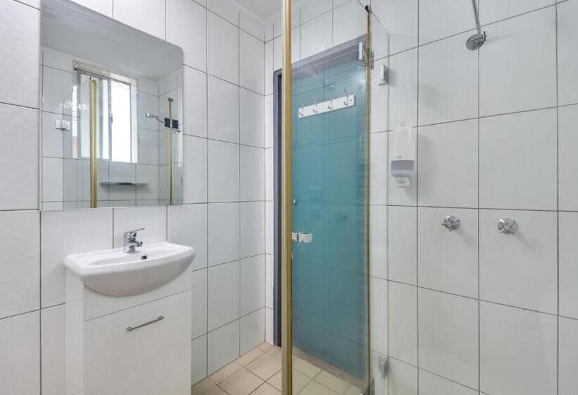 اتاق استاندارد سه نفره, Capitanos