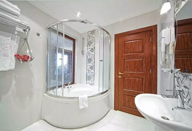 Suite King Bed