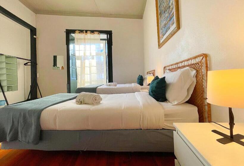 اتاق خانوادگی با سرویس بهداشتی مشترک, Algarve Hostel