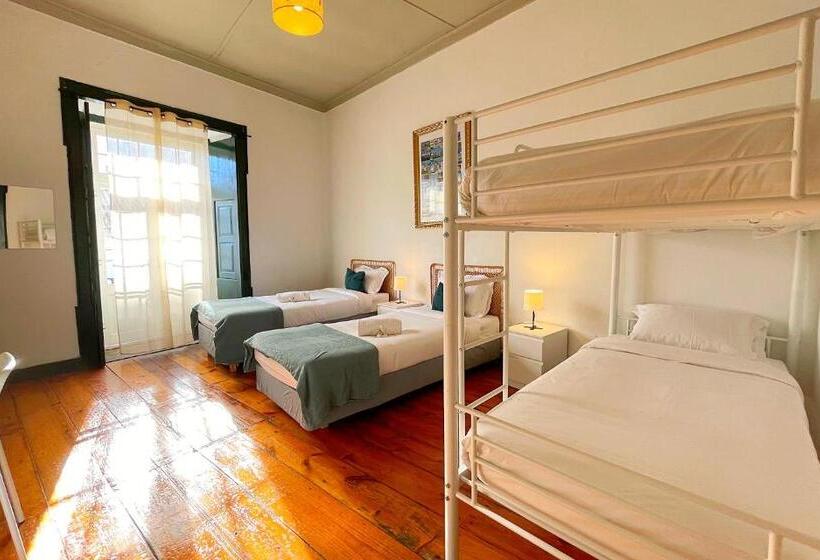 اتاق خانوادگی با سرویس بهداشتی مشترک, Algarve Hostel