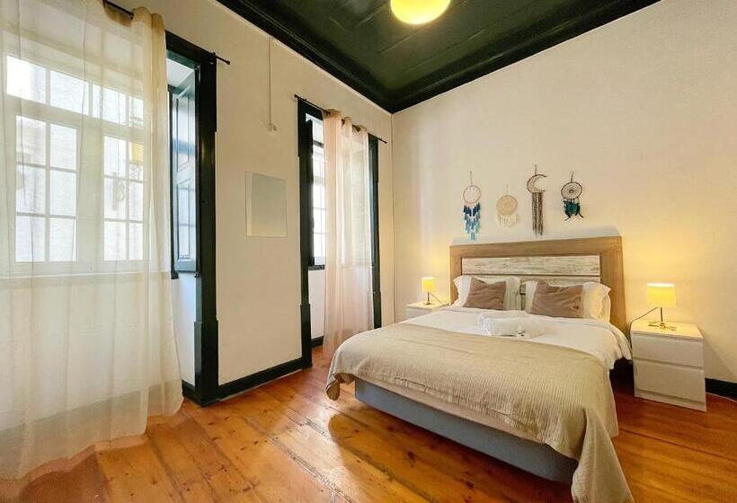 اتاق استاندارد با سرویس بهداشتی مشترک, Algarve Hostel