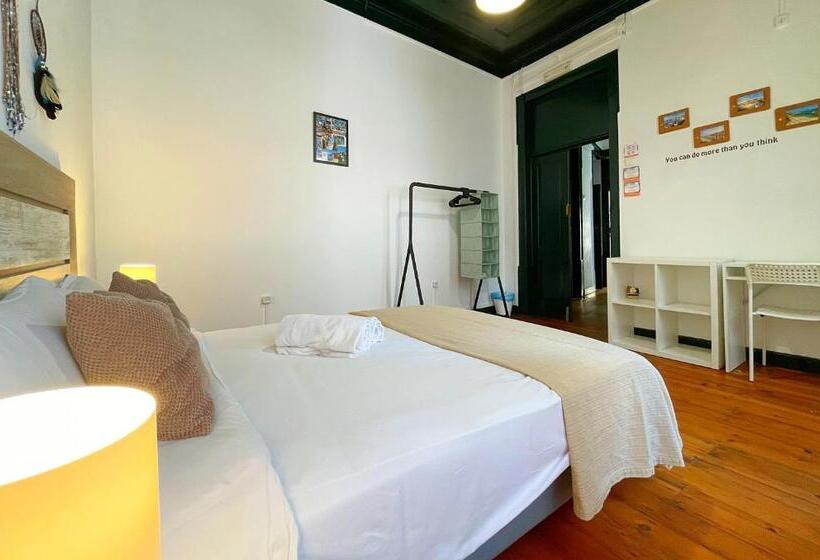 اتاق استاندارد با سرویس بهداشتی مشترک, Algarve Hostel