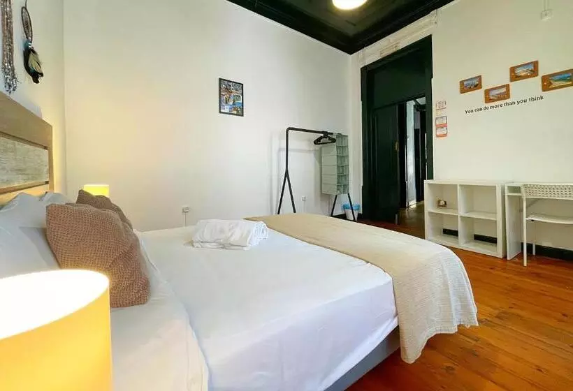 اتاق استاندارد با سرویس بهداشتی مشترک, Algarve Hostel
