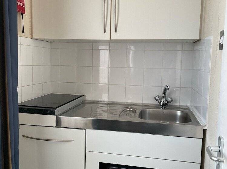 סטודיו אקזקיוטיב, Best Western Homestead Court