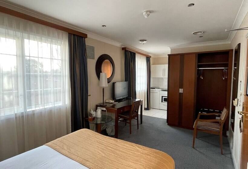 סטודיו אקזקיוטיב, Best Western Homestead Court