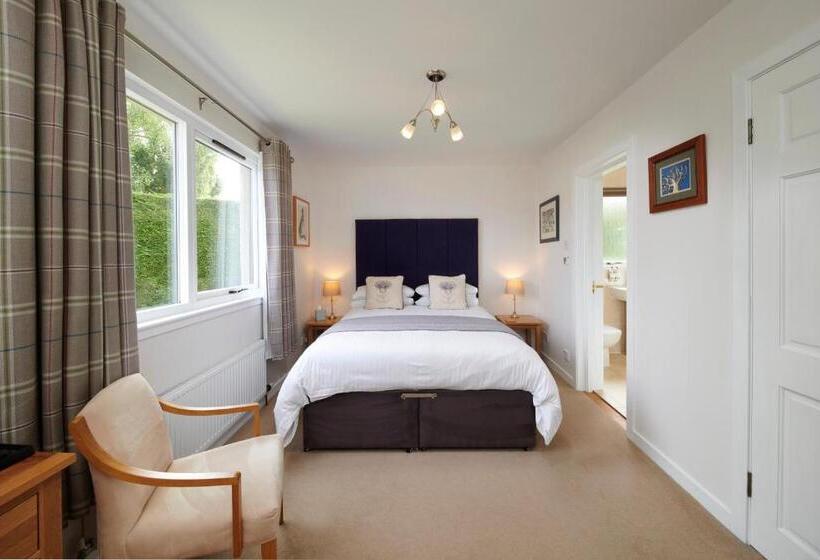 اتاق سوپریور با تخت بزرگ, By The Brae