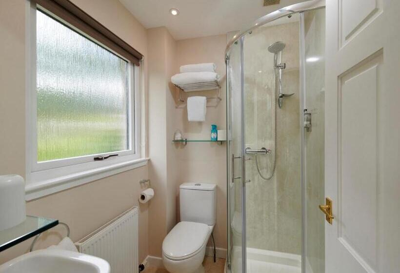 اتاق اکونومی, By The Brae