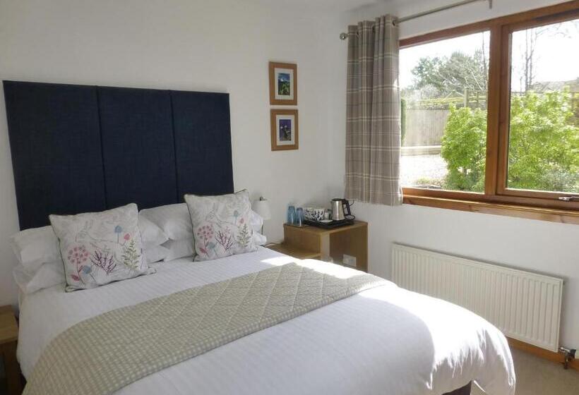 اتاق اکونومی, By The Brae