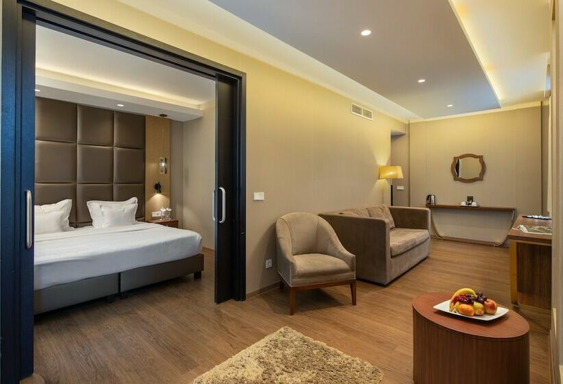 جناح, Continental Hotel Budapest