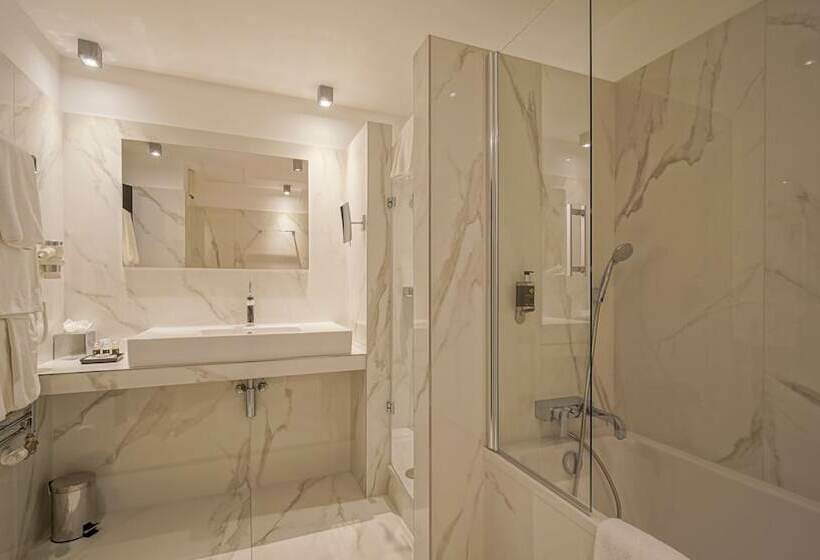 جناح, Continental Hotel Budapest