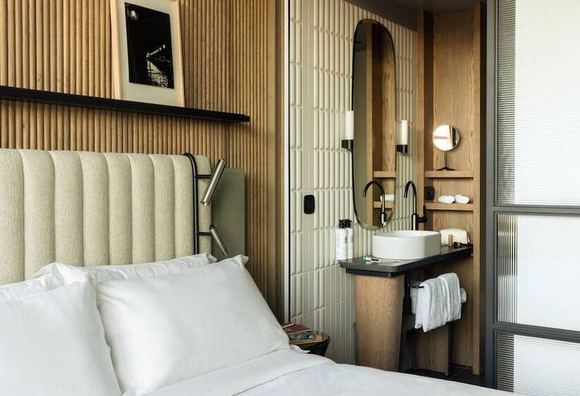 Standardzimmer, Dame Des Arts