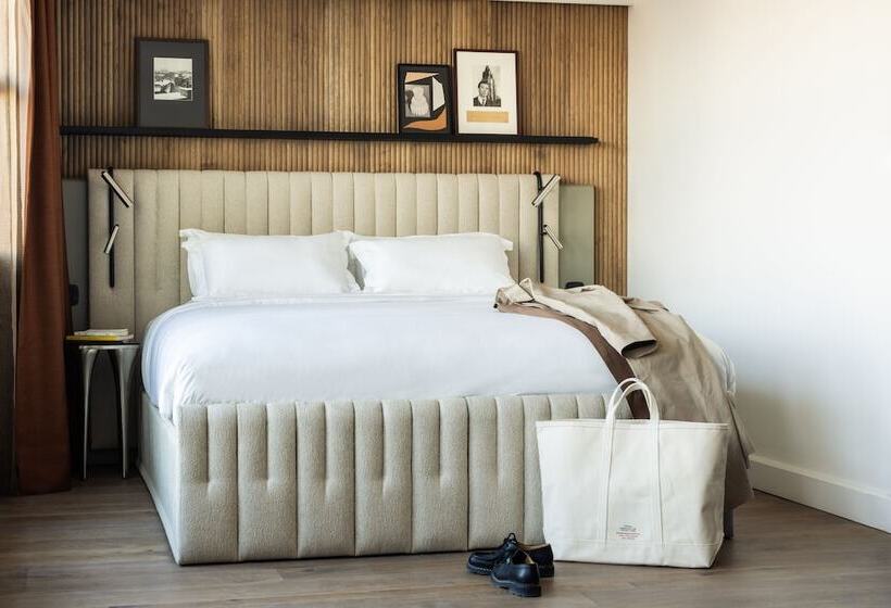 Standardzimmer, Dame Des Arts