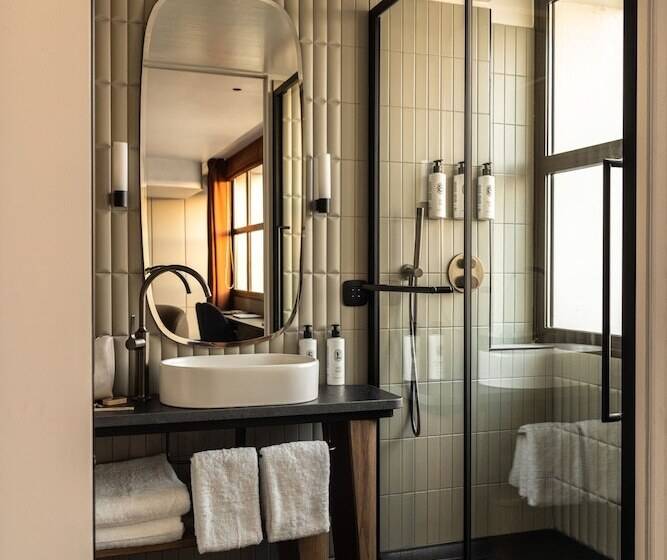 Premium Zimmer, Dame Des Arts