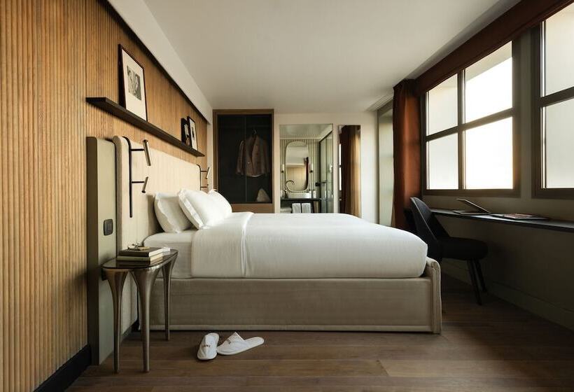 Premium Zimmer, Dame Des Arts