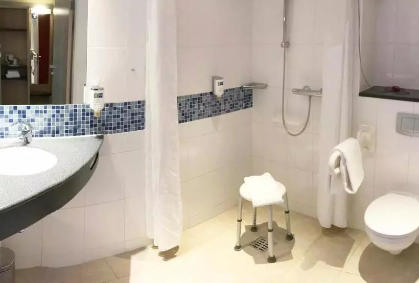 身障者適用スタンダードルーム, Holiday Inn Express Gütersloh, An Ihg