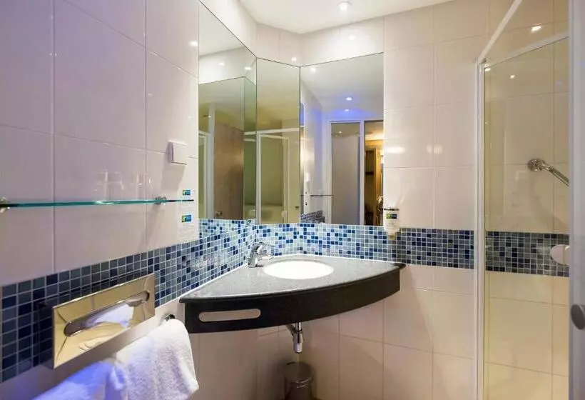 身障者適用スタンダードルーム, Holiday Inn Express Gütersloh, An Ihg