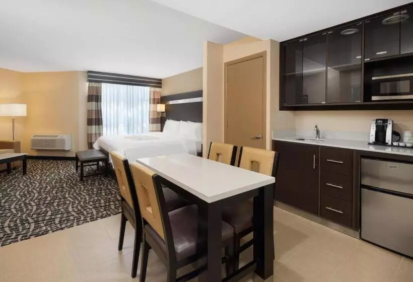 سوئیت با تخت بزرگ, Holiday Inn Poughkeepsie, An Ihg