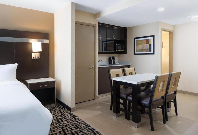 带大床的套房, Holiday Inn Poughkeepsie, An Ihg