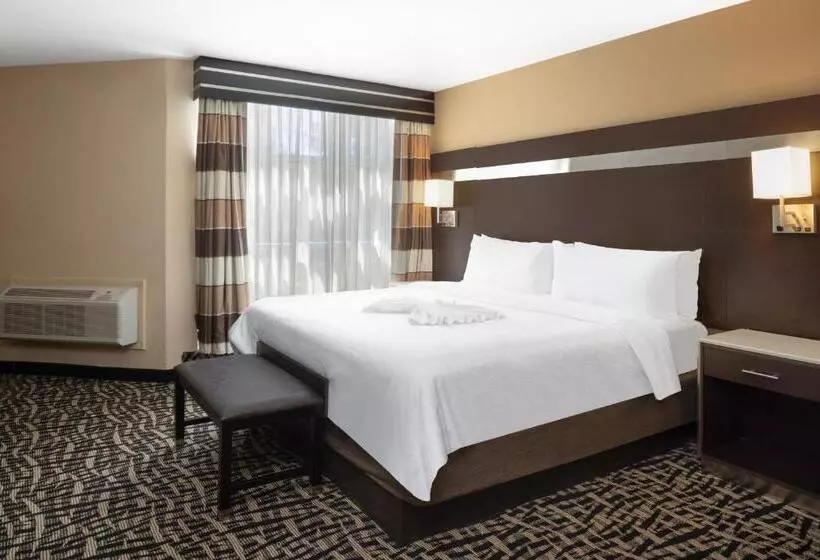سوئیت با تخت بزرگ, Holiday Inn Poughkeepsie, An Ihg