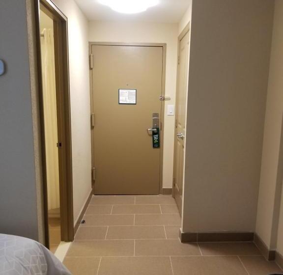 Номер Стандарт Кровать Кинг Адаптированный для Инвалидов, Holiday Inn Poughkeepsie, An Ihg