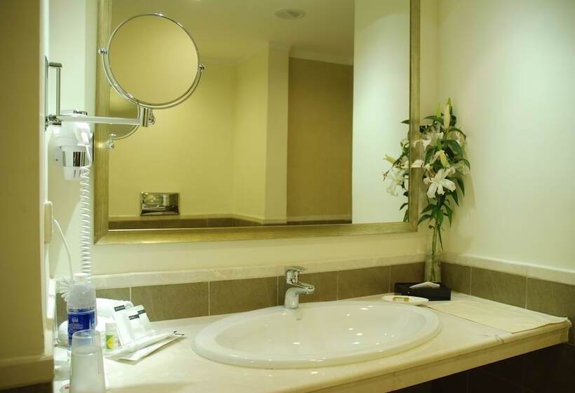 اتاق اجرایی, The Lalit Temple View