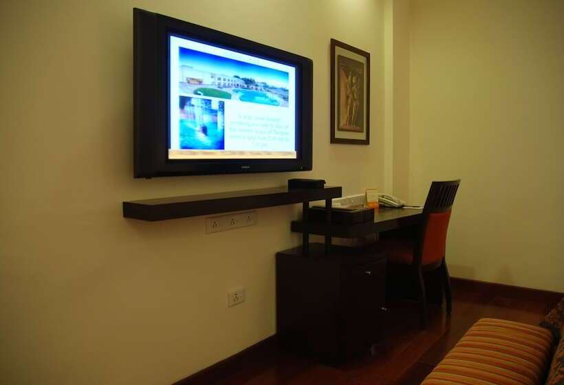 اتاق اجرایی, The Lalit Temple View