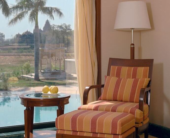 اتاق لوکس با چشم‌انداز, The Lalit Temple View