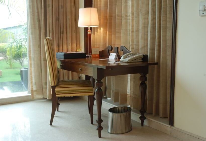 اتاق لوکس با چشم‌انداز, The Lalit Temple View