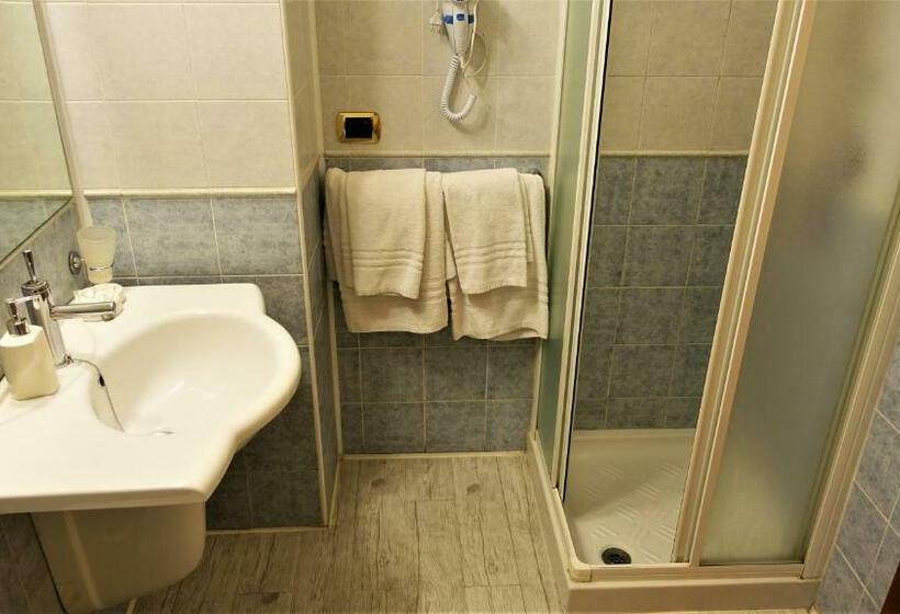 غرفة كلاسيكية رباعية, Bristol