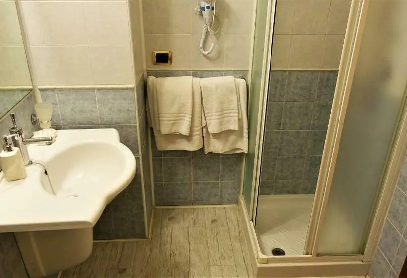 اتاق کلاسیک چهارنفره, Bristol