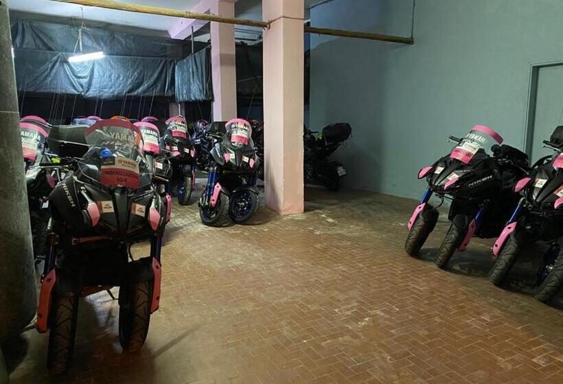 غرفة قياسية فردية, Bristol