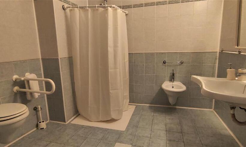 غرفة قياسية, Bristol