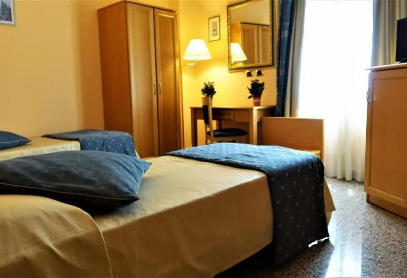 اتاق اکونومی, Bristol