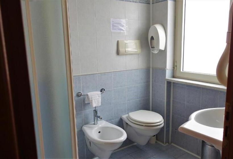 غرفة قياسية فردية, Bristol