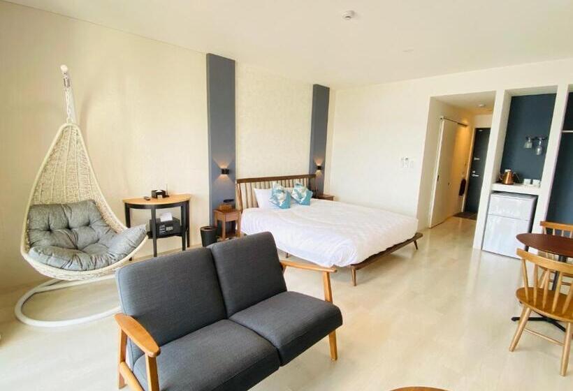 غرفة قياسية مطلّة علي البحر, Lalamare Kouri