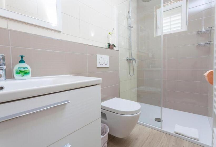 バルコニー付きスタンダードルーム, Apartments & Rooms Alagic