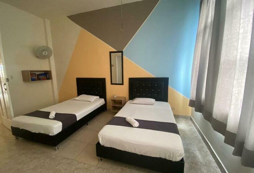 غرفه قياسيه سريرين مزدوجين, Calle Real Suite