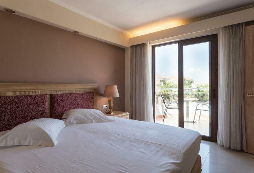 Апартаменты 1 Спальня Вид на Бассейн, Okeanis Golden Resort