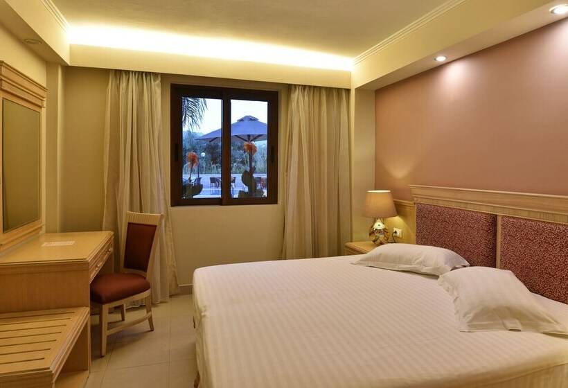 침실 1개 풀장 전망 아파트, Okeanis Golden Resort