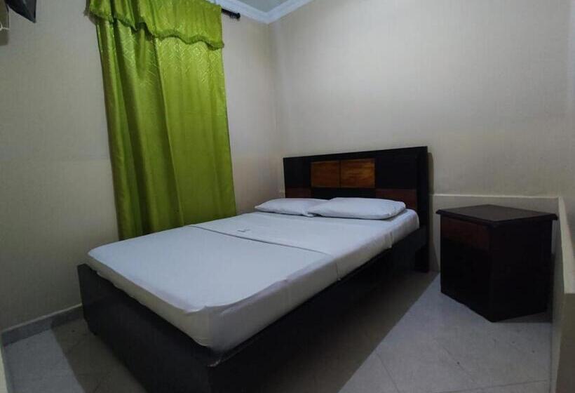 标准单人间, Britania Real