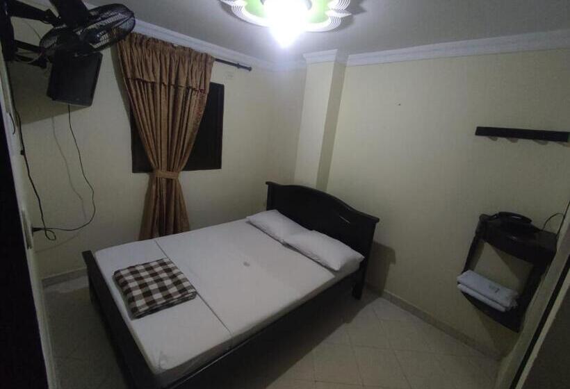 标准单人间, Britania Real