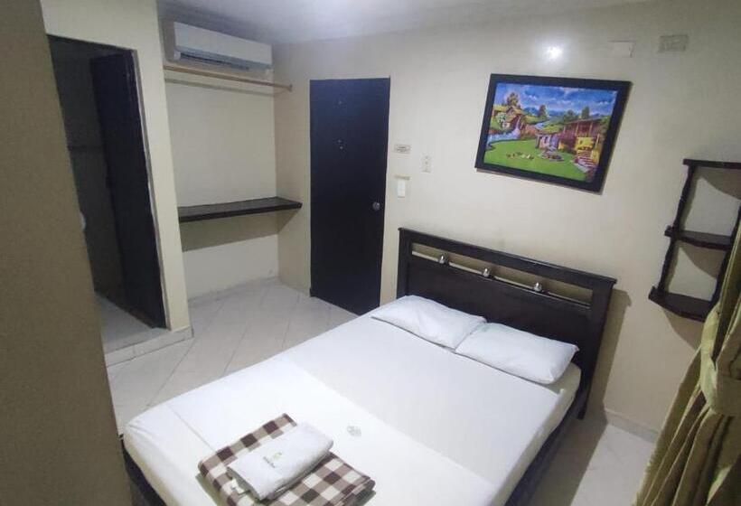 高级大房间, Britania Real