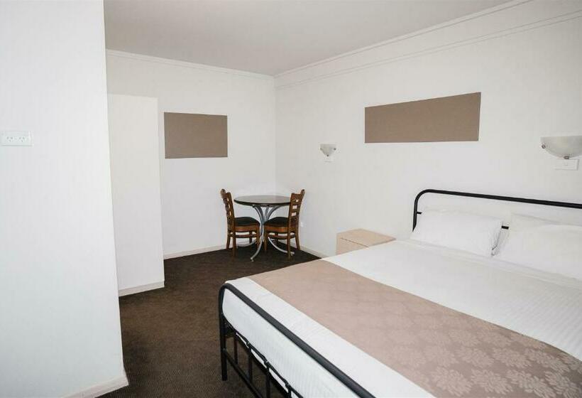 חדר סטנדרט, Hurley's Bar & Bistro