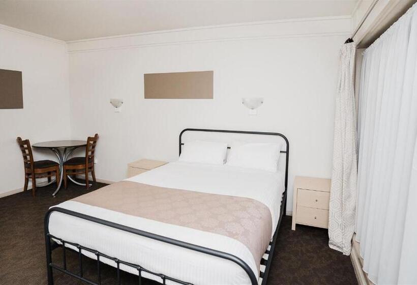 חדר סטנדרט, Hurley's Bar & Bistro