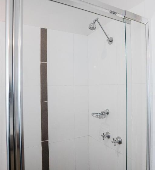 חדר סטנדרט, Hurley's Bar & Bistro